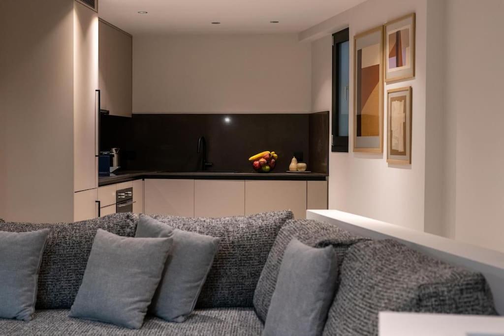 Riverside Apartment *