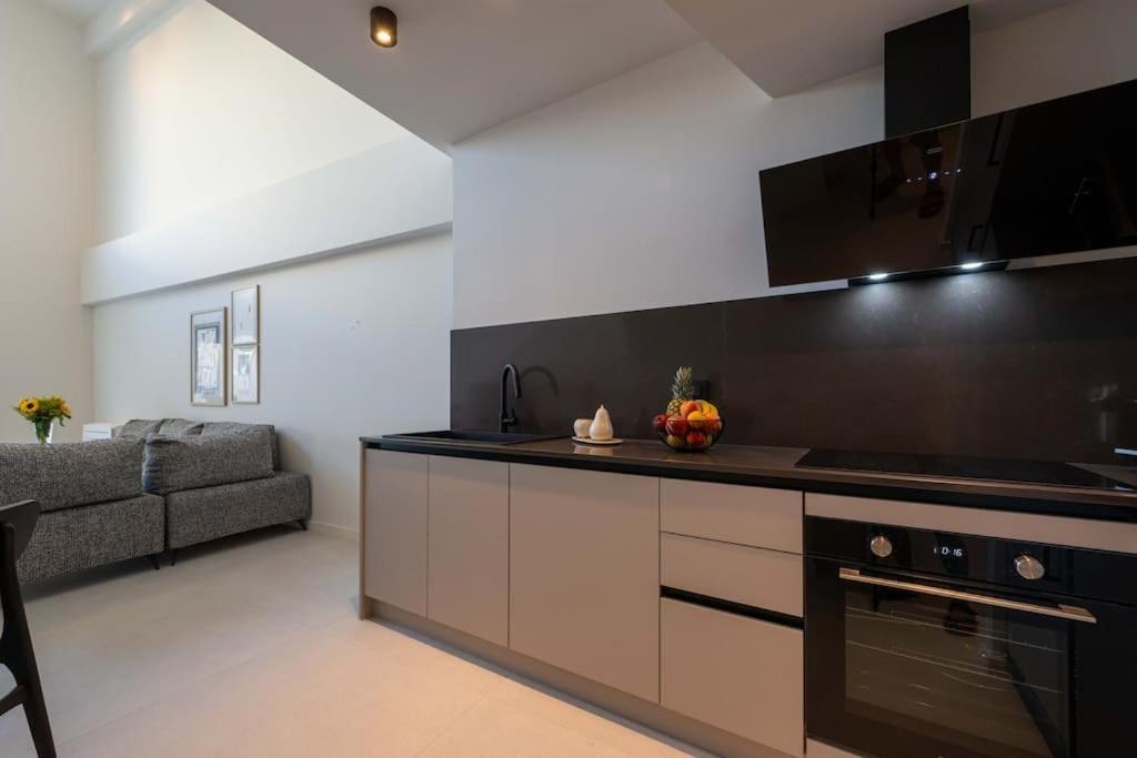 Riverside Apartment *