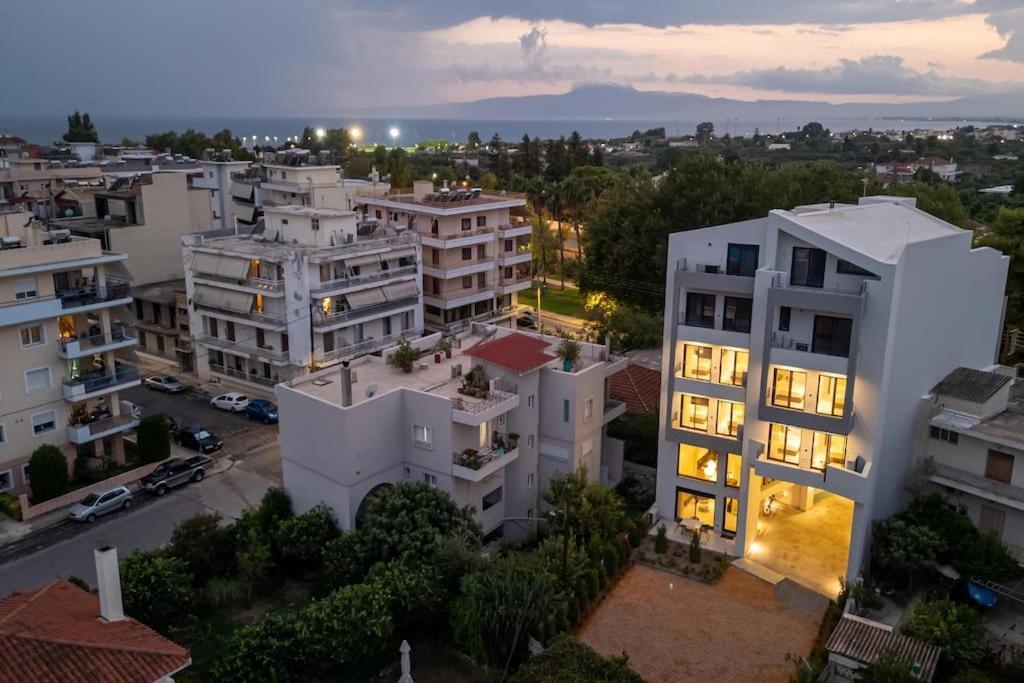 Riverside Apartment *